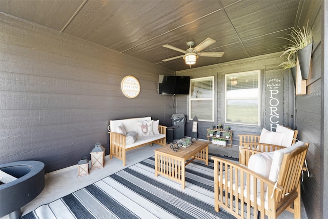 sunroom with ceiling fan