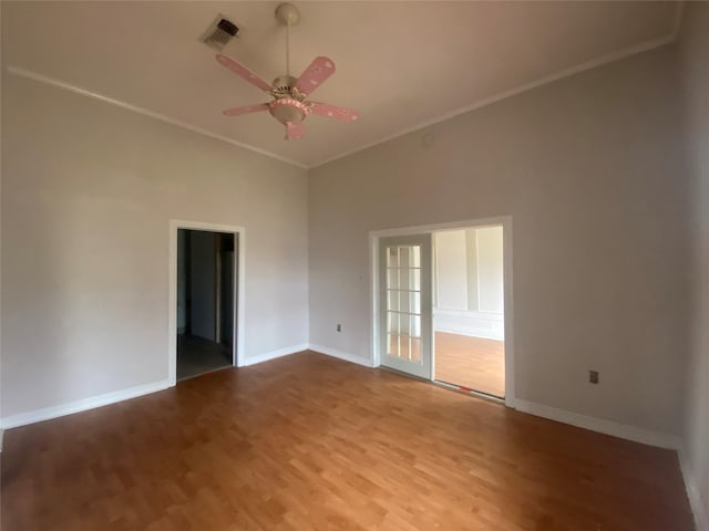 spare room featuring light hardwood / wood-style flooring, ornamental molding, and ceiling fan