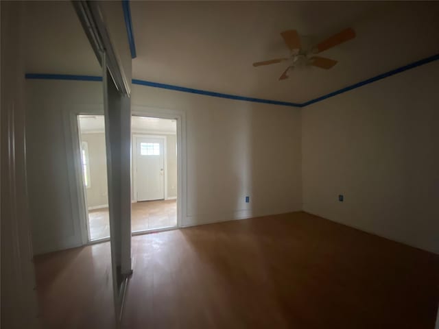 unfurnished room featuring crown molding, light hardwood / wood-style flooring, and ceiling fan