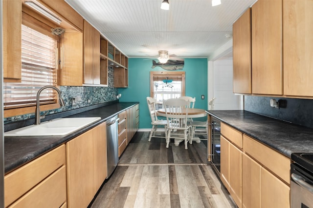 kitchen with sink, dark hardwood / wood-style floors, ceiling fan, stainless steel appliances, and backsplash