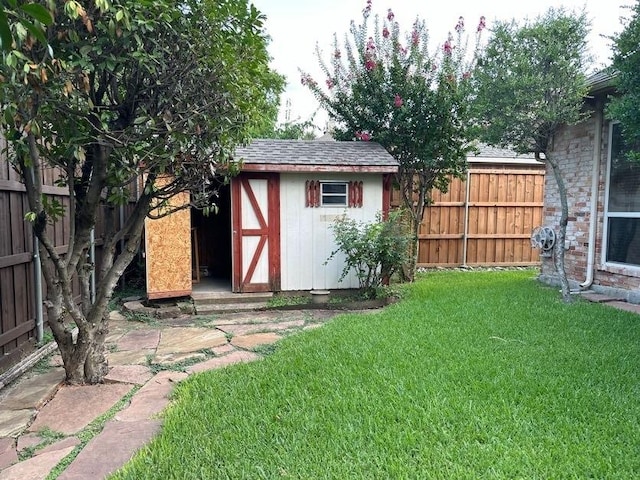 view of outdoor structure featuring a yard