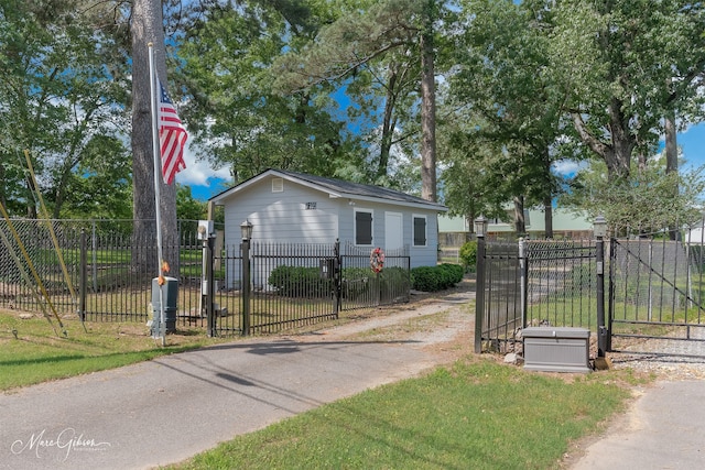 view of front of home with a front lawn