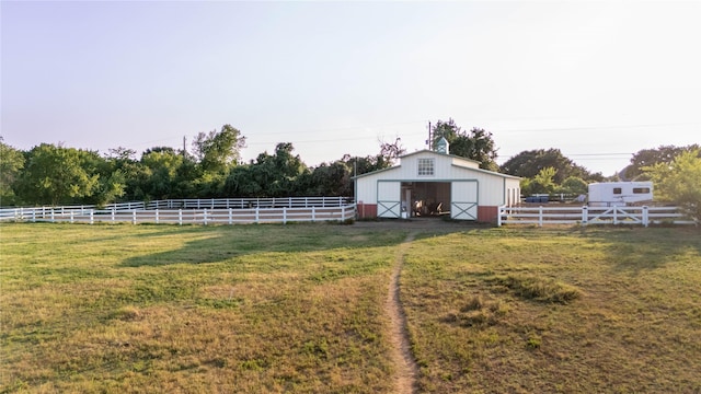 view of yard featuring an outbuilding and a rural view