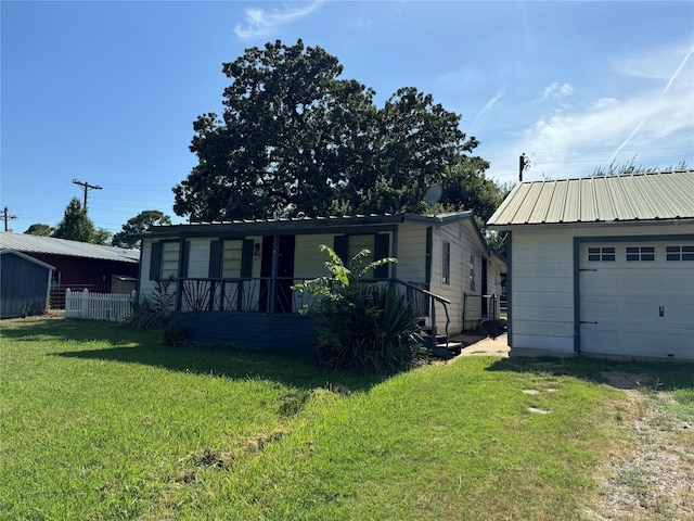 view of front of house featuring a garage and a front lawn