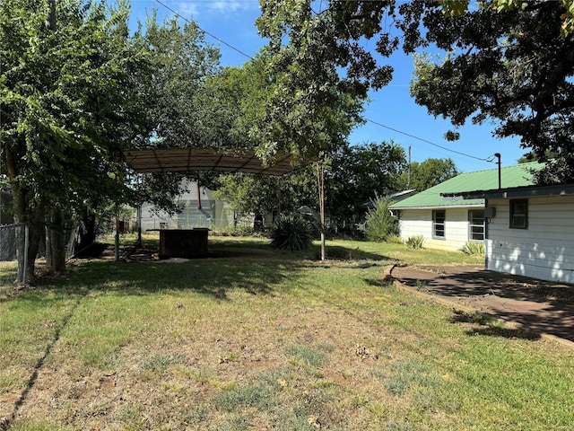 view of yard featuring a pergola