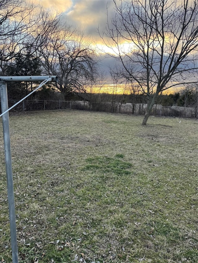 view of yard at dusk