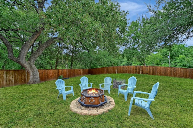 view of yard featuring an outdoor fire pit