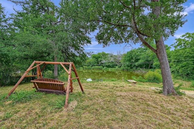 view of yard featuring a water view