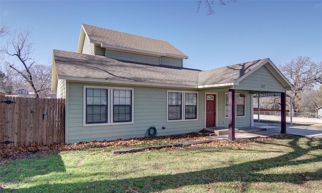 view of front of home featuring a front yard