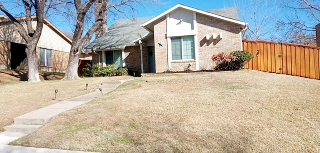 view of front of house featuring a front lawn