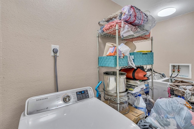 laundry area with washer / dryer