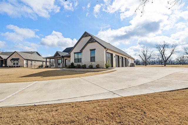 view of front of house featuring a front yard