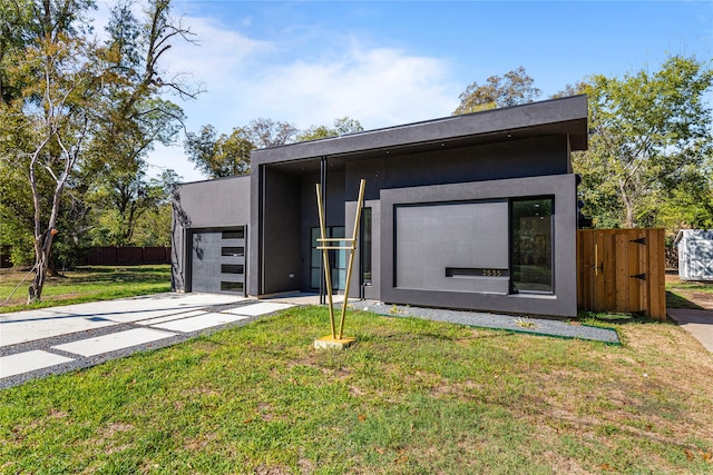 view of front of property with a garage and a front yard