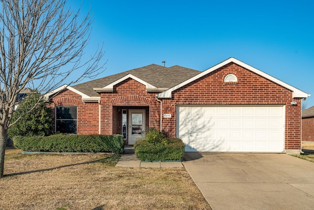 view of front of house featuring a garage and a front yard