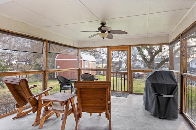 sunroom / solarium featuring ceiling fan