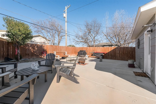 view of patio with an outdoor fire pit