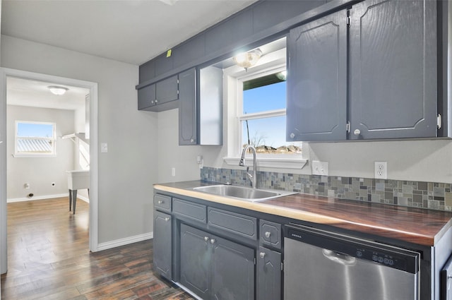 kitchen with dark hardwood / wood-style floors, tasteful backsplash, dishwasher, sink, and gray cabinetry