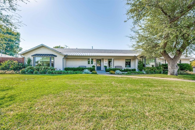 ranch-style house featuring a front lawn