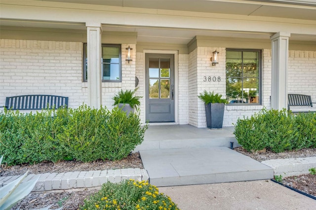 property entrance with covered porch