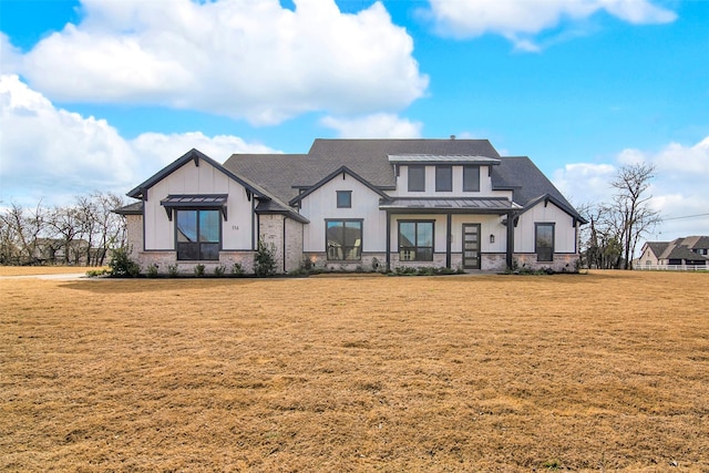 view of front of house featuring a front lawn