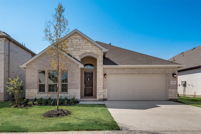 view of front facade with a garage and a front yard