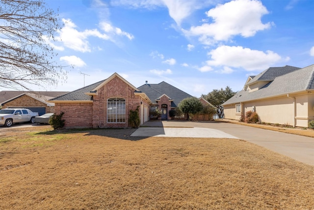 view of front facade with a front yard