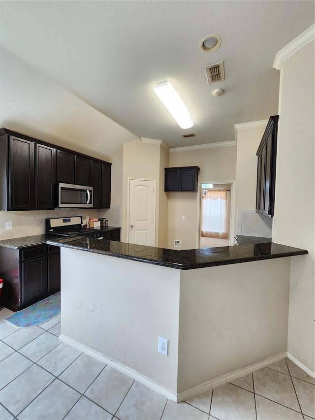 kitchen featuring ornamental molding, stainless steel appliances, and kitchen peninsula