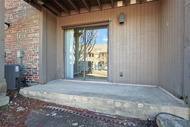 entrance to property featuring a patio