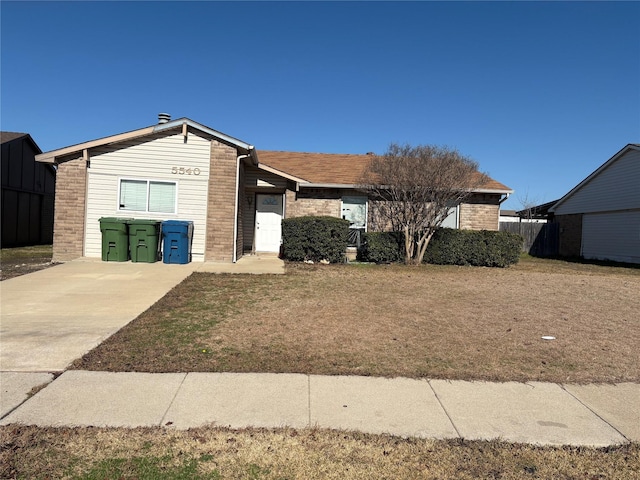 ranch-style home with a front yard