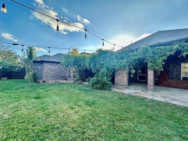 view of yard featuring a patio area