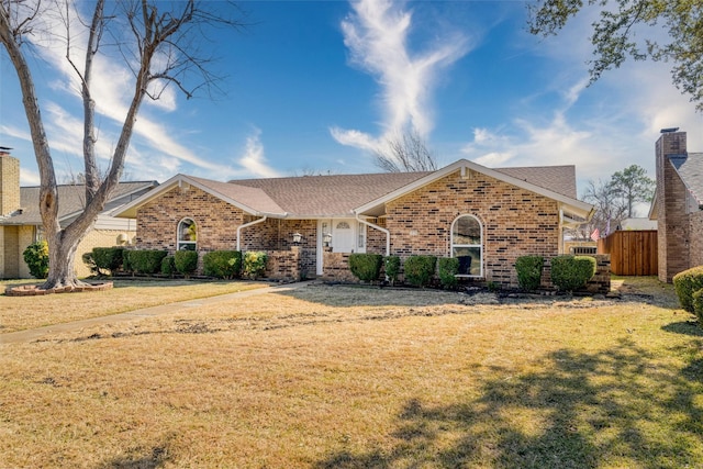 single story home featuring a front lawn