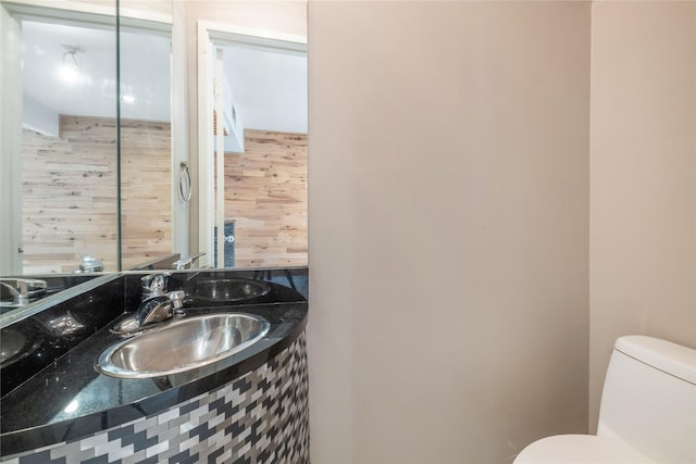 bathroom featuring sink and toilet