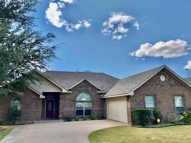 view of front of house featuring a garage and a front yard