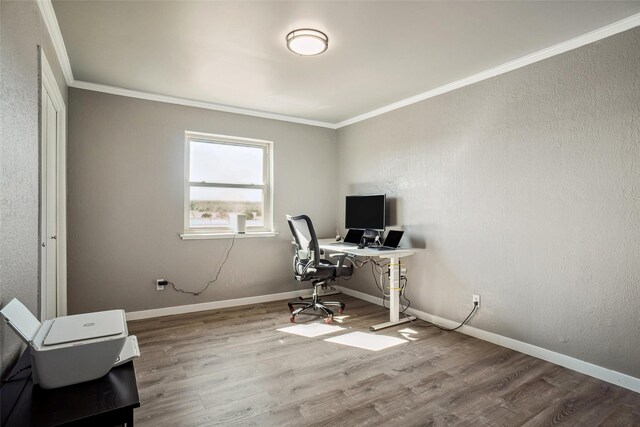 laundry area with dark wood-type flooring, a textured ceiling, and independent washer and dryer