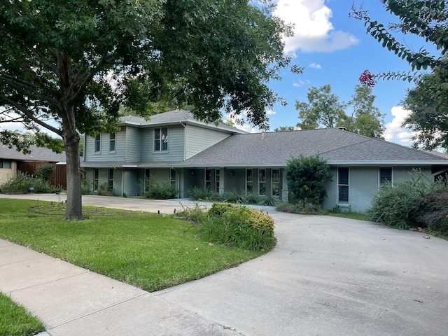 view of front of house with a front lawn