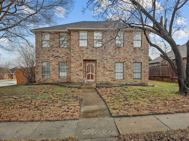 view of front of home featuring a front lawn