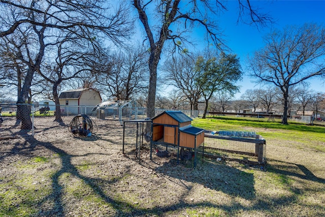 view of yard with an outdoor structure