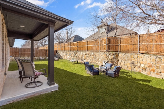 view of yard featuring a patio