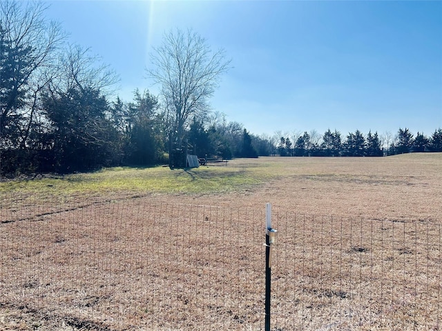 view of yard featuring a rural view