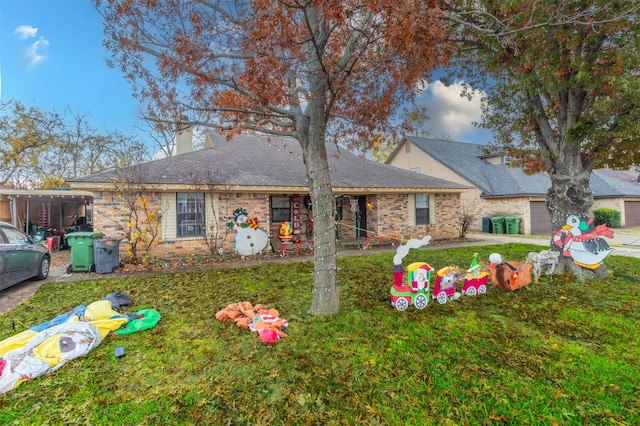 ranch-style house featuring a front yard