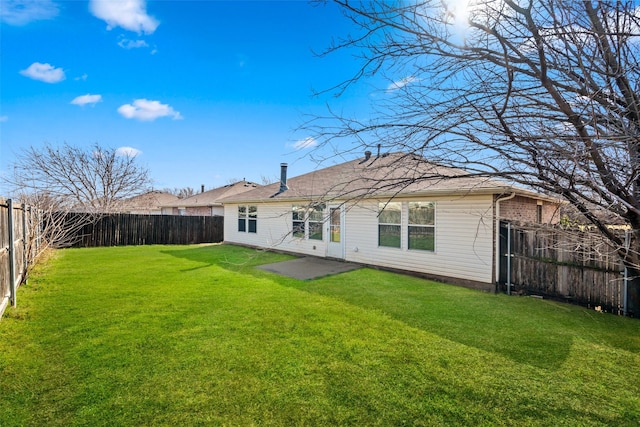 back of house featuring a lawn