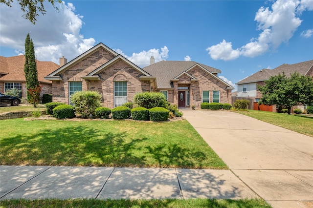 view of front of house featuring a front lawn