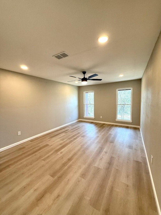 unfurnished room with light hardwood / wood-style floors and ceiling fan