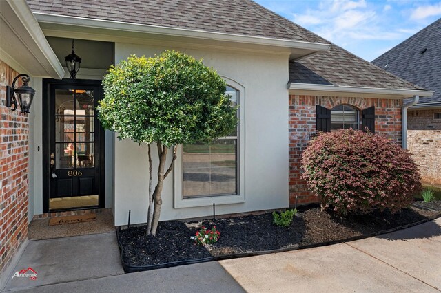 view of front facade featuring a front yard