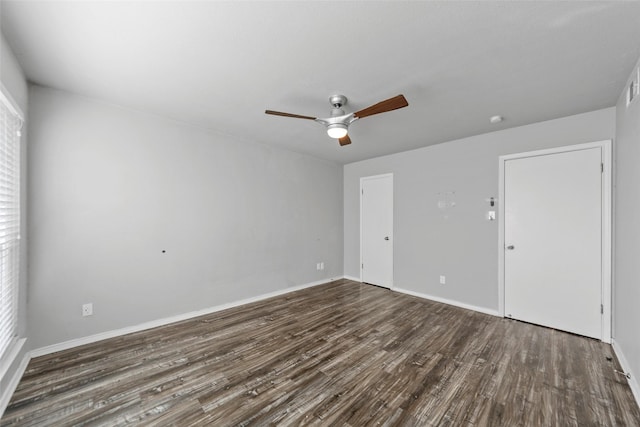 unfurnished room with dark wood-type flooring and ceiling fan