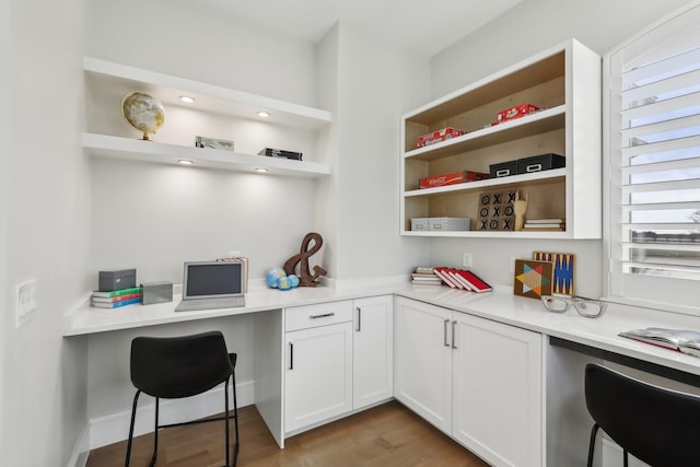 office area featuring built in desk and light hardwood / wood-style floors