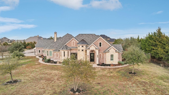 view of front facade featuring a front lawn