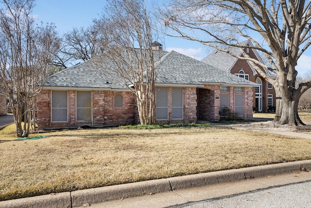 view of front of property with a front yard