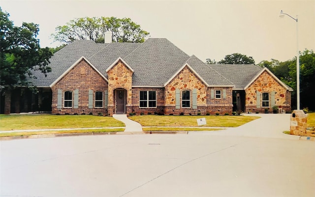 view of front of house with a front lawn