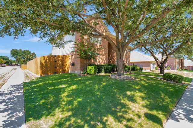 view of front of house featuring a front yard